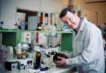 Prof. Tomasz Ciach bezpłatnie zbywa akcje. „Potrzebujemy czasu i pieniędzy”