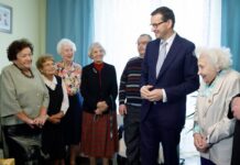 Premier Morawiecki: jeszcze w tym roku otworzymy 300 domów pomocy dla seniorów