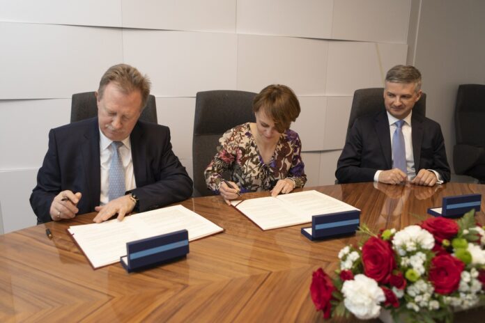 Luc Dirckx Roche_JEmilewicz_Wiktor Janicki Roche