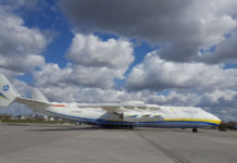 KGHM: Największy jednorazowy transport z pomocą medyczną wylądował w Warszawie