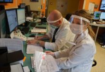 MZ powołał zespół ds. koordynacji sieci laboratoriów COVID