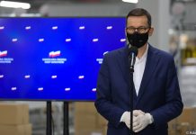 Morawiecki: Złożyliśmy zamówienia na 45 mln dawek szczepionki przeciw COVID-19