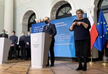 Min. Zdrowia wręczył pierwsze prawa wykonywania zawodu w tzw. trybie uproszczonym