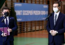 Morawiecki: Ok. 9 mln szczepionek przeciw SARS-CoV-2 może dotrzeć do Polski w V