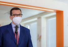 Morawiecki: Możemy szczepić nawet od 600 tys. do 700 tys. osób dziennie