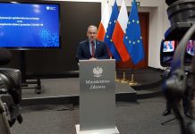 Niedzielski: MZ nie odpowiada za złe zarządzanie