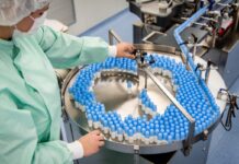 Biomed – Lublin ma umowę na rejestrację i dystrybucję ONKO BCG we Francji i Monako taśma produkcyjna tabletek