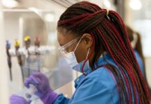 Komisja Europejska zatwierdziła momelotynib