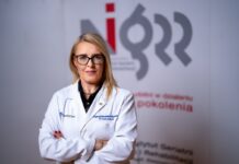 Prof. Neumann-Podczaska: Zostałam zwolniona bez uzasadnienia prof. Agnieszka Neumann-Podczaska, była dyrektor naczelną Narodowego Instytutu Geriatrii, Reumatologii i Rehabilitacji w białym kitlu lekarskim