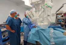 W ŚCO wdrożyli TORS – operacje robotyczne wykonywane przez usta u pacjentów z nowotworami głowy i szyi operacja robotem da Vinci przez usta nowotworu głowy i szyi