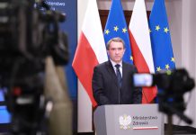 MZ przedstawia pierwszą listę leków o ugruntowanej skuteczności w kardiologii wiceminister zdrowia Marek Kos podczas konferencji prasowej w MZ