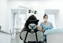 Obajawy nowotworów głowy i szyi może dostrzec stomatolog