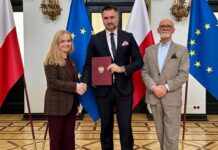 Zmiany w Centrum e-Zdrowia Na zdj. minister Jolanta Sobierańska-Grenda, nowy dyrektor CeZ Adam Konka i wiceminister Tomasz Maciejewski.